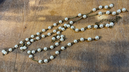 BRASS CHAIN W/ PEARLS